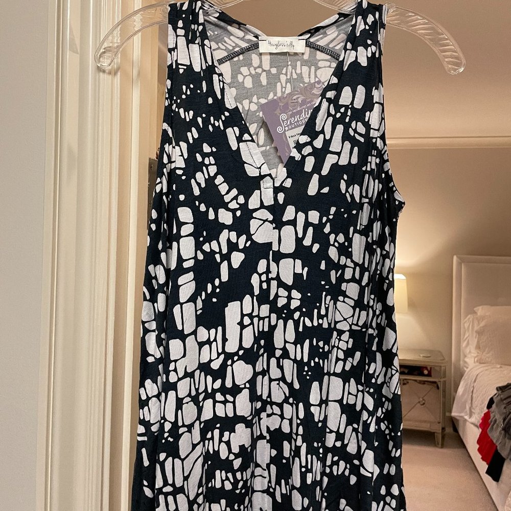 Abstract V Neck Flare Tank NWT